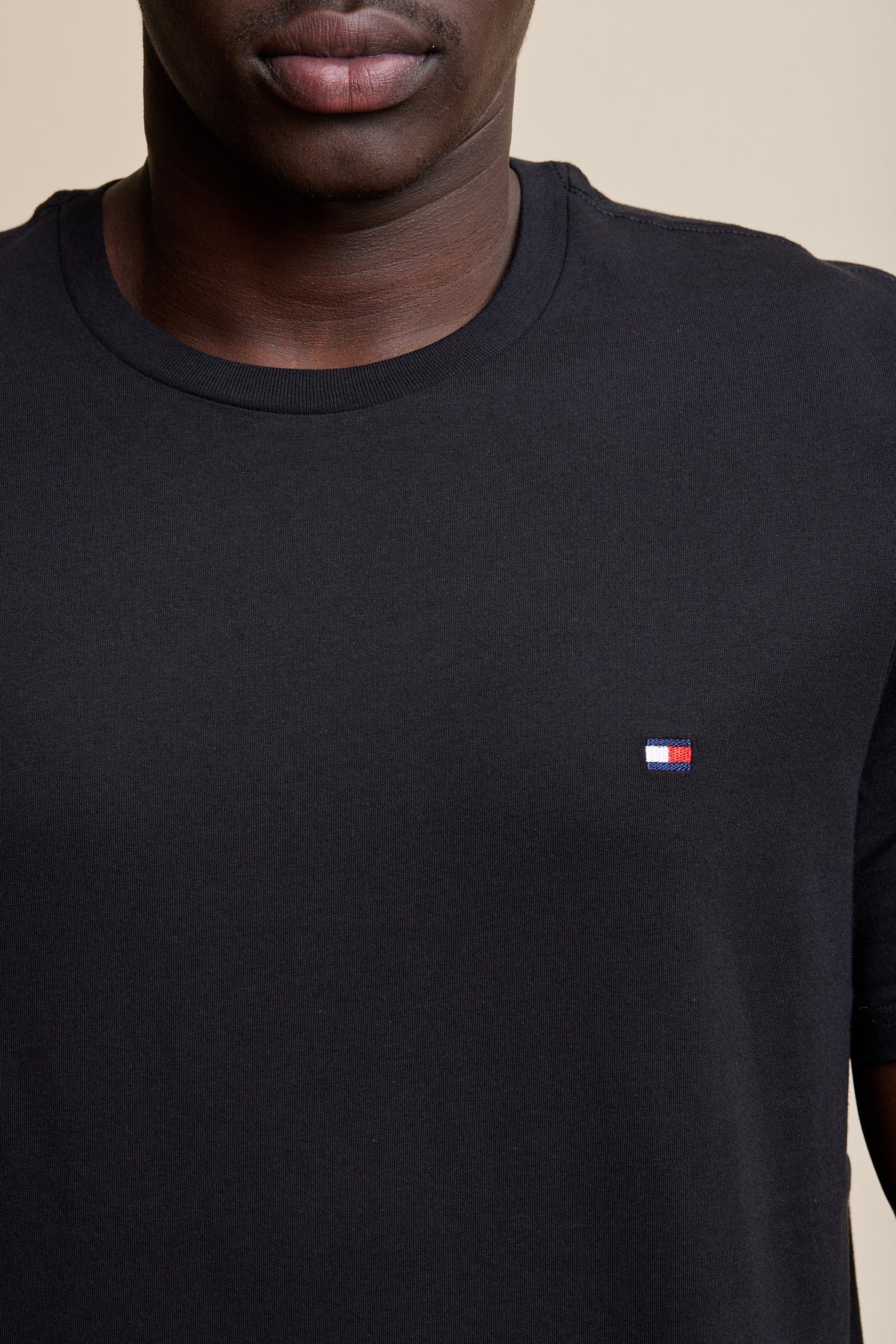 Tommy Hilfiger tshirt טומי חולצת טישרט בצבע שחור