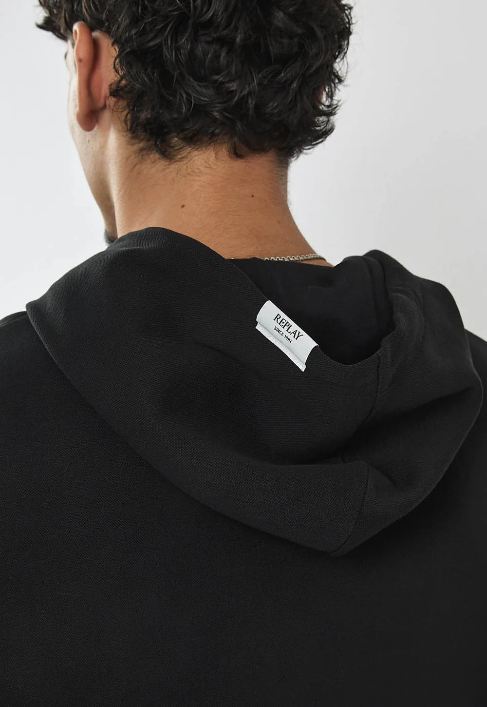 Replay hooded ריפליי קפוצ'ון לגברים בצבע שחור