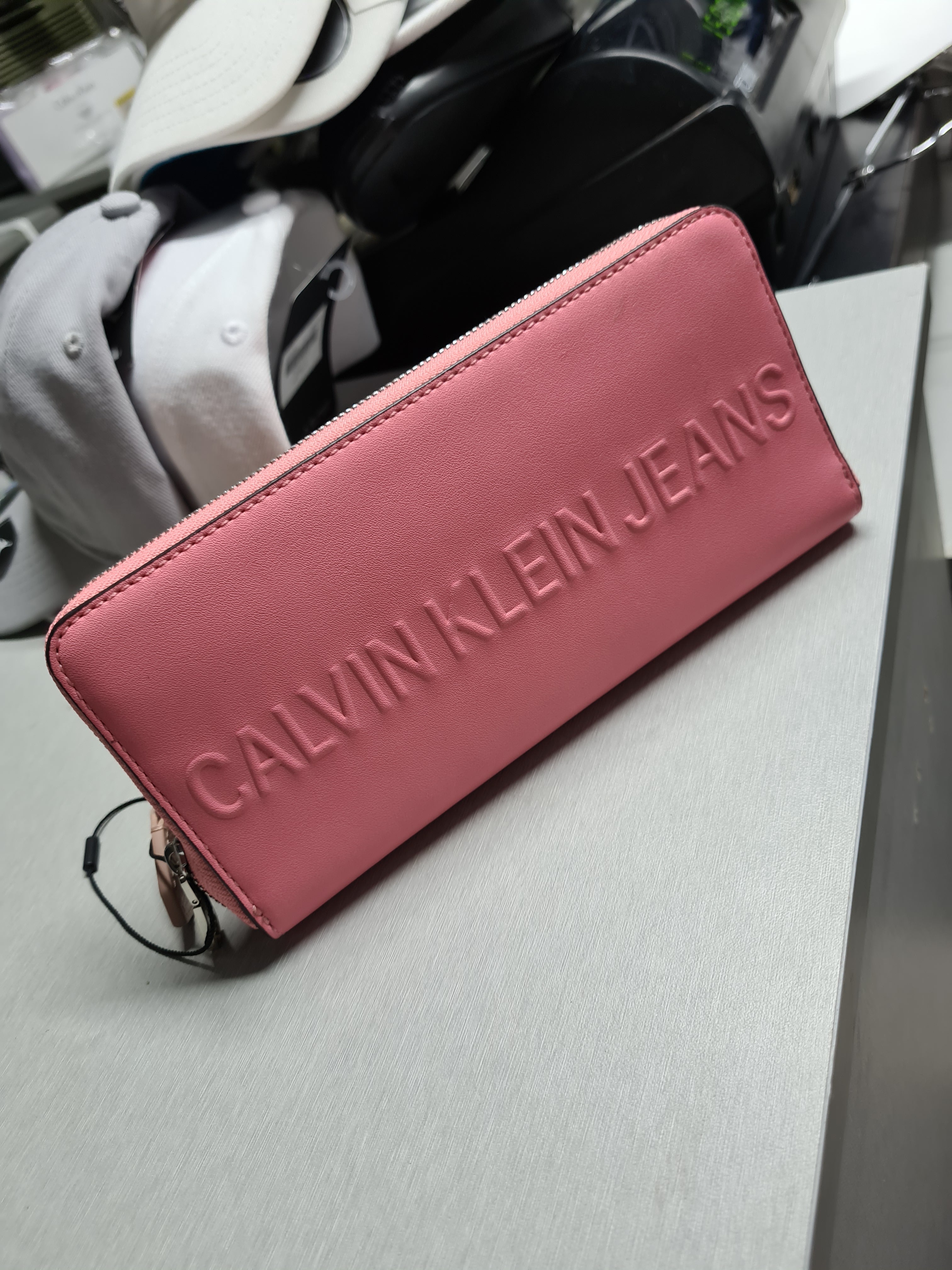 Calvin klein ארנק קלווין קליין יוקרתי ומהמם - www.bbrands.co.il Calvin klein ארנק קלווין קליין יוקרתי ומהמם