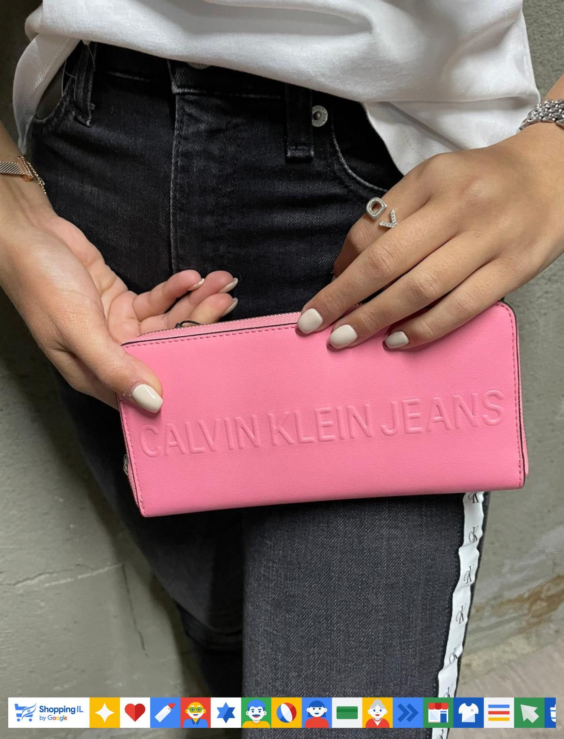 ארנק נשים Calvin Klein בצבע ורוד | ארנק יוקרתי מבריק קלווין קליין | אופנת נשים | חנות מותגים B Brands