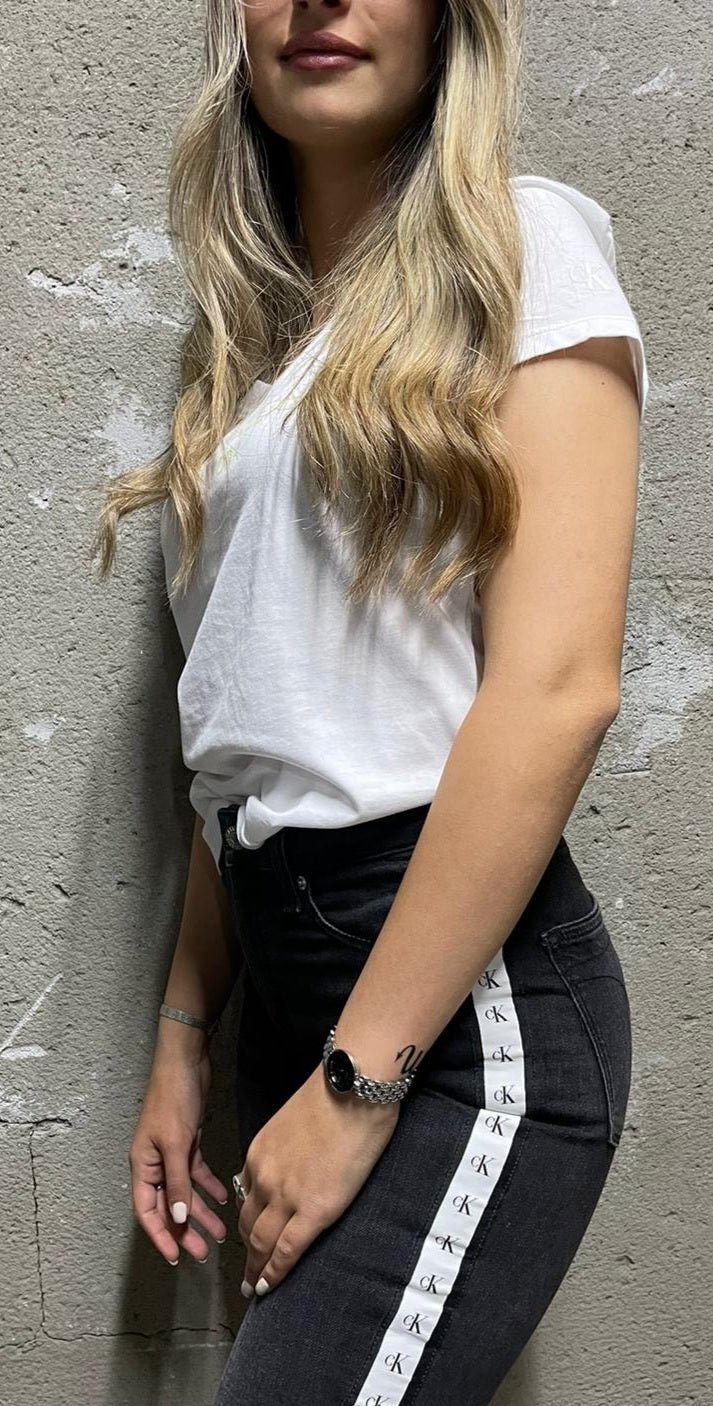 CalvinKlein Women Tshirt קלוין קליין טישרט לנשים - www.bbrands.co.il CalvinKlein Women Tshirt קלוין קליין טישרט לנשים