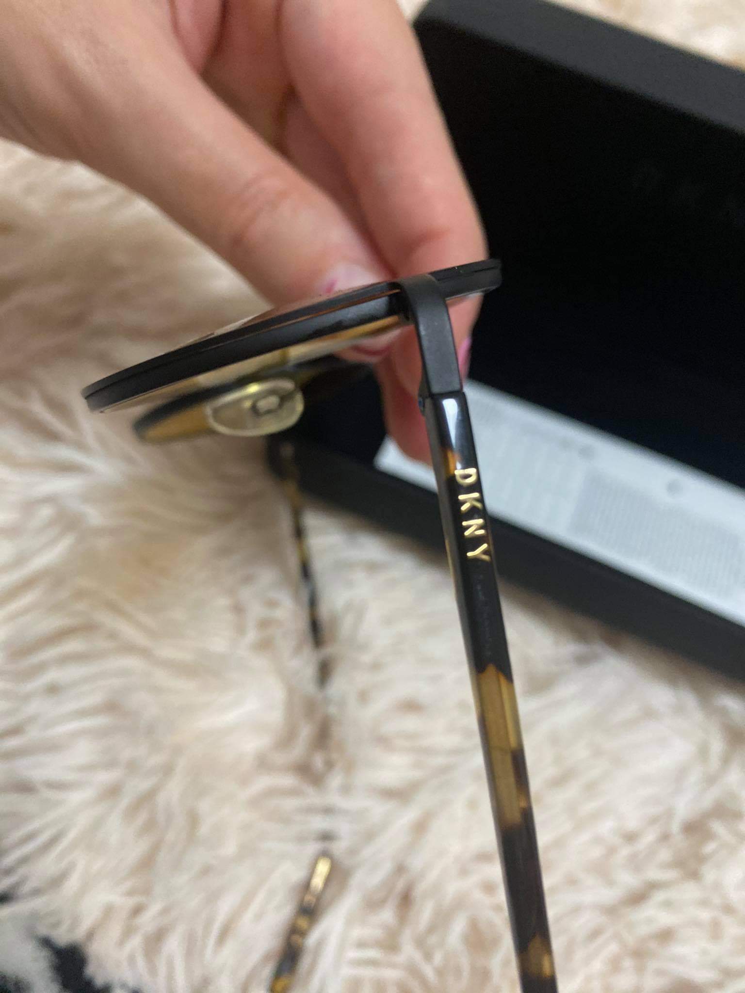 DKNY Gafas de sol redondas City Native de By DKNY דונה קארן משקפי שמש מהממות - www.bbrands.co.il DKNY Gafas de sol redondas City Native de By DKNY דונה קארן משקפי שמש מהממות