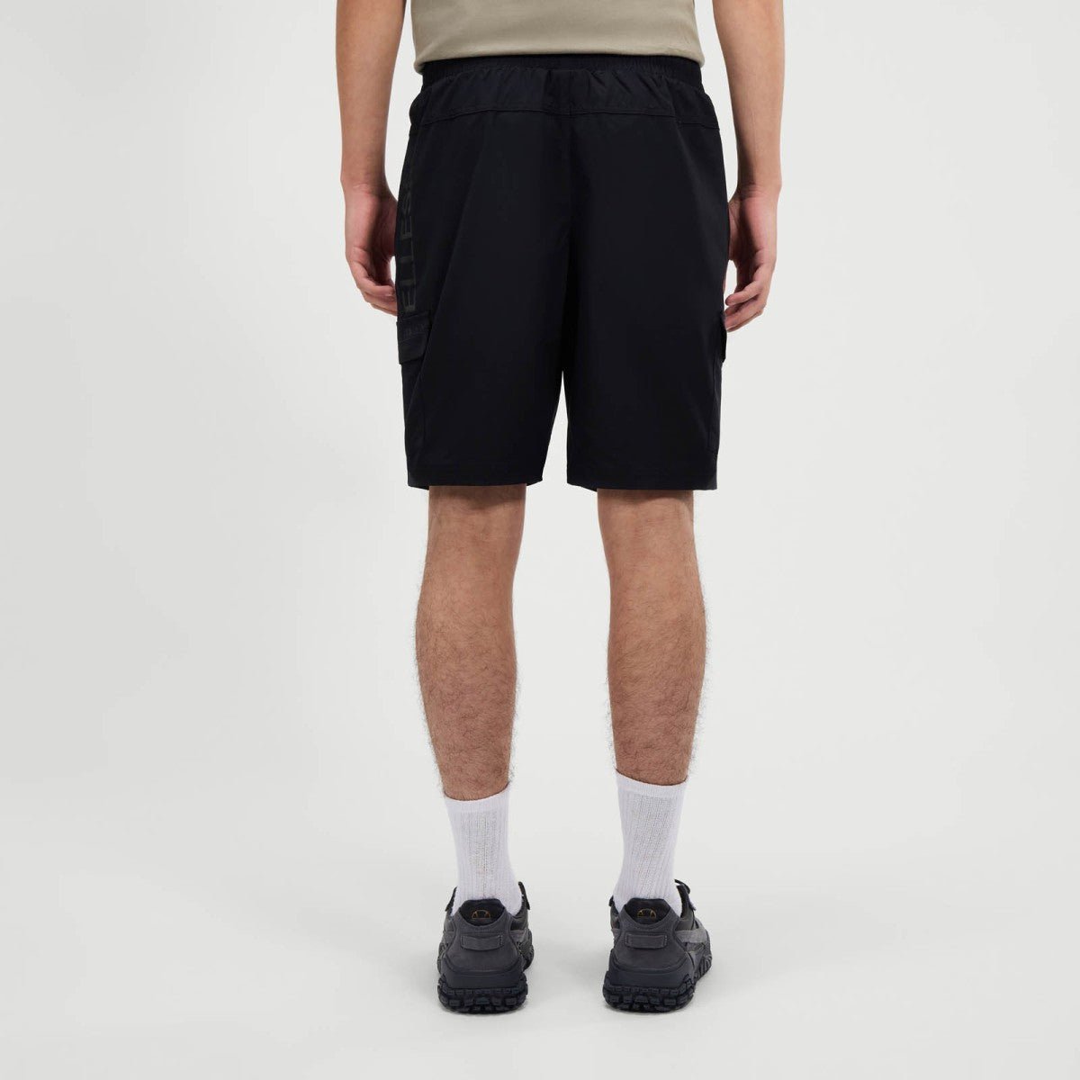 Ellesse Gaiano Cargo Short דגמח שורט אלס בצבע שחור לגבר - www.bbrands.co.il Ellesse Gaiano Cargo Short דגמח שורט אלס בצבע שחור לגבר