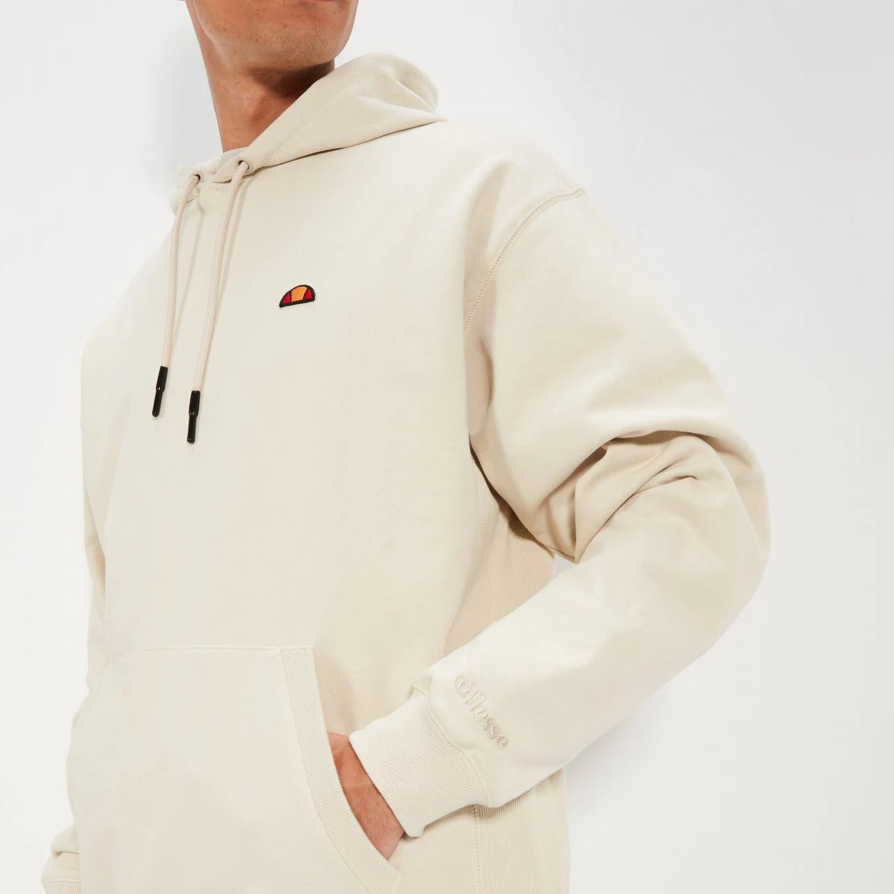 Ellesse Hoodie For man קפוצ'ון אלס בצבע בהיר - www.bbrands.co.il Ellesse Hoodie For man קפוצ'ון אלס בצבע בהיר