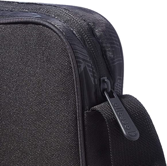 Ellesse Raza Small Item Bag in Black אלס תיק צד - www.bbrands.co.il Ellesse Raza Small Item Bag in Black אלס תיק צד