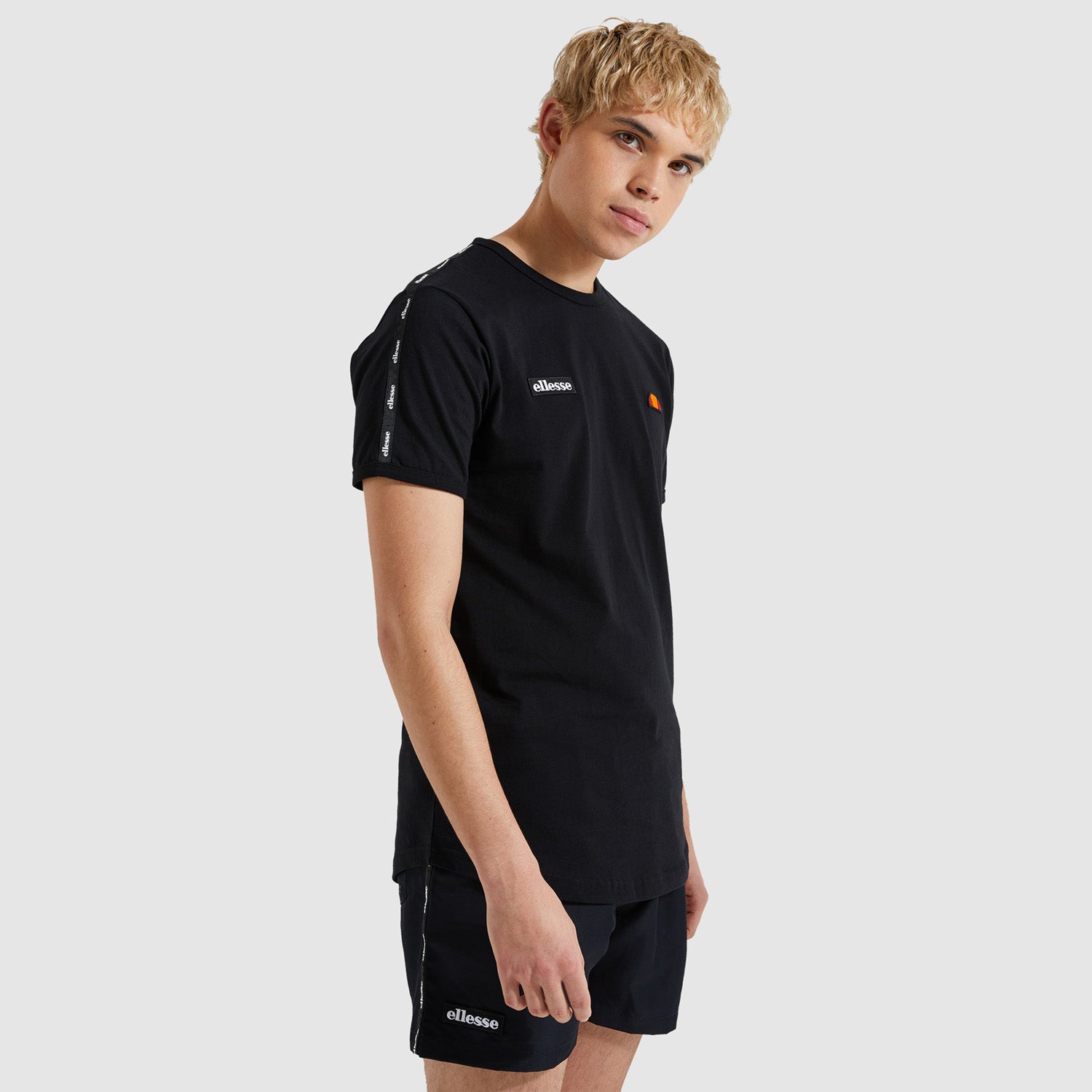 Ellesse short set for man מכנס אלס לגבר בצבע שחור - www.bbrands.co.il Ellesse short set for man מכנס אלס לגבר בצבע שחור