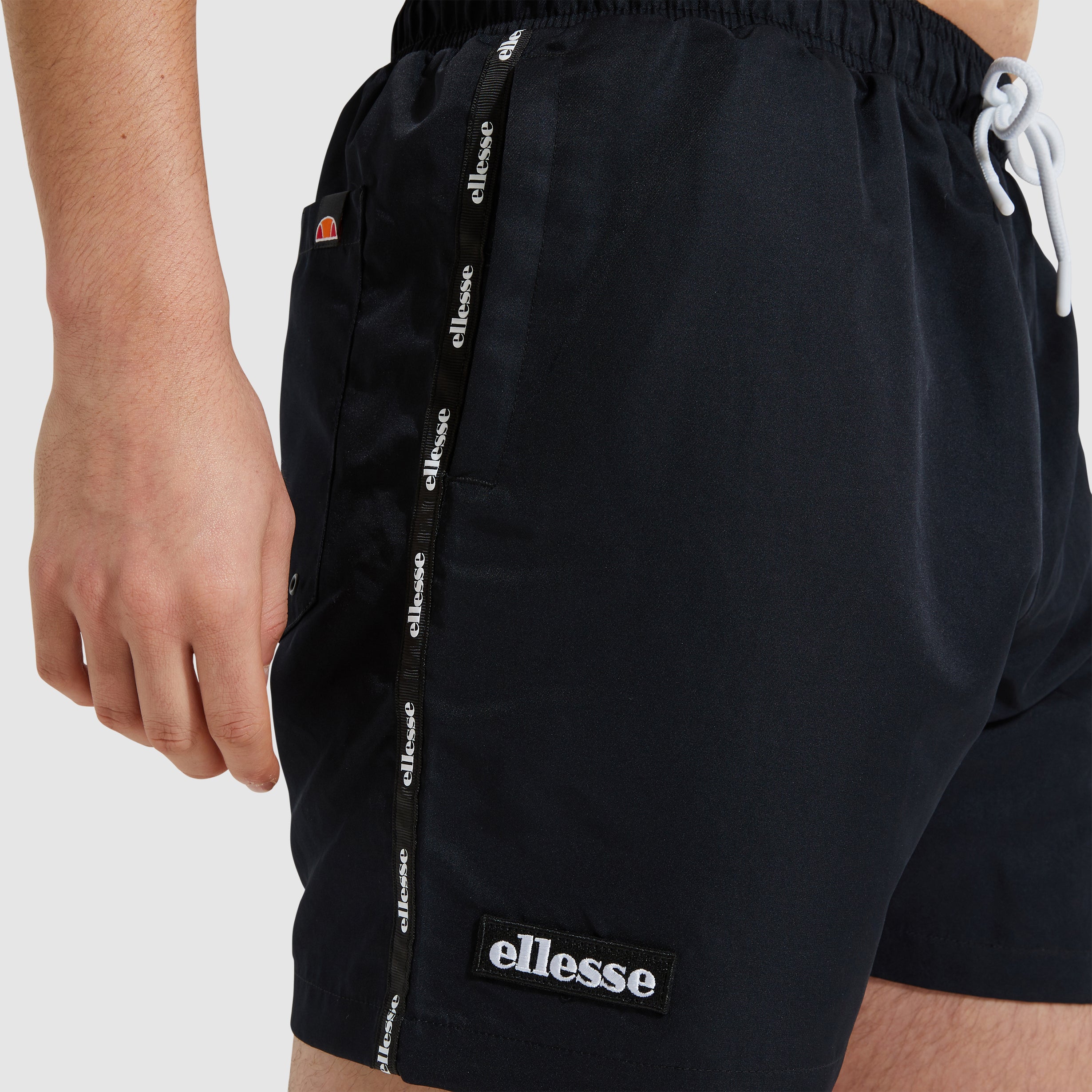 Ellesse short set for man מכנס אלס לגבר בצבע שחור - www.bbrands.co.il Ellesse short set for man מכנס אלס לגבר בצבע שחור