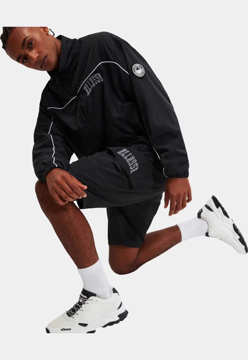 Ellesse Yulio cargo short שורט אלס בצבע שחור - www.bbrands.co.il Ellesse Yulio cargo short שורט אלס בצבע שחור