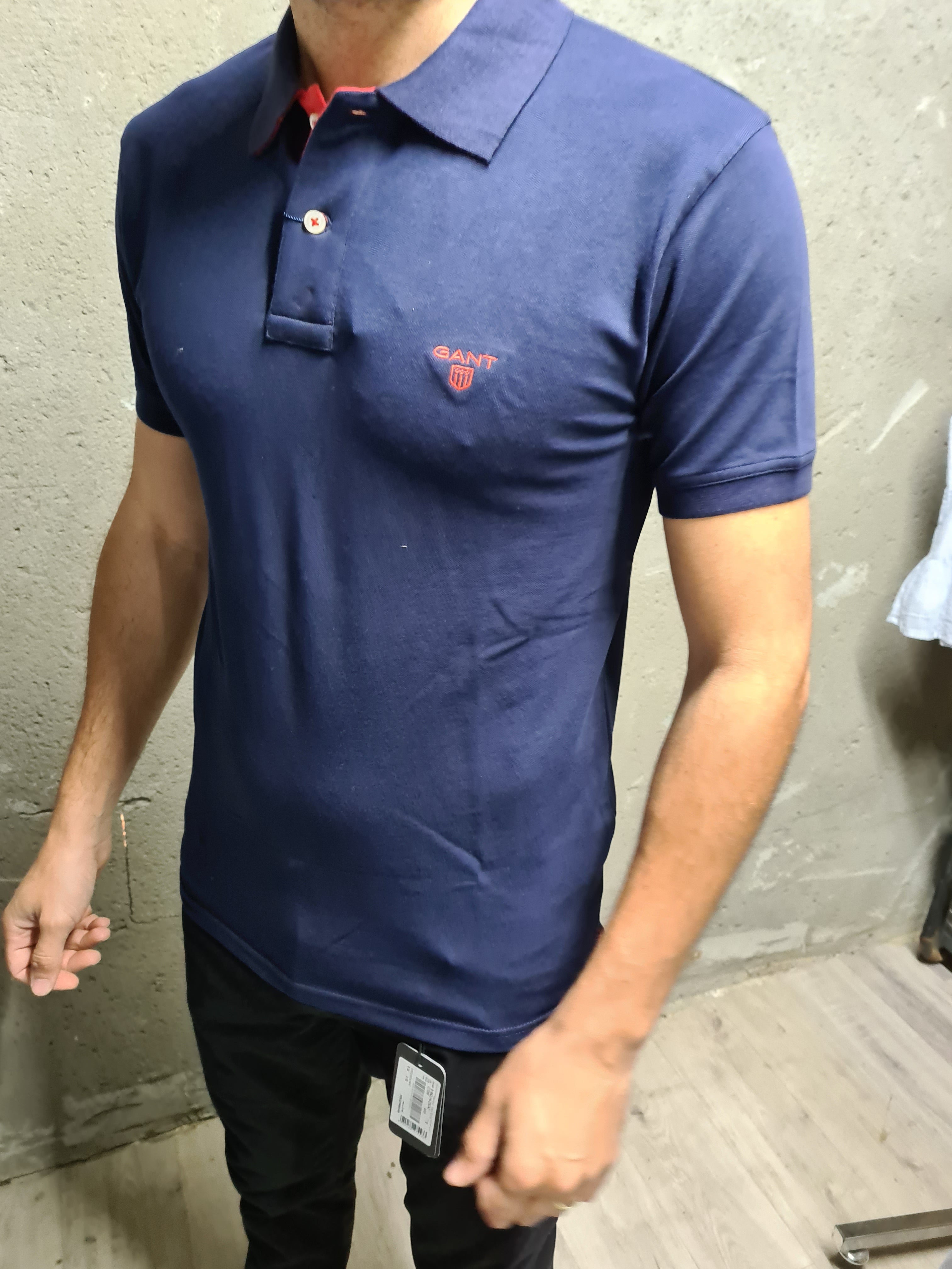 Gant TshirtPolo המותג גאנט חולצת צווארון צבע כחול כהה - www.bbrands.co.il Gant TshirtPolo המותג גאנט חולצת צווארון צבע כחול כהה