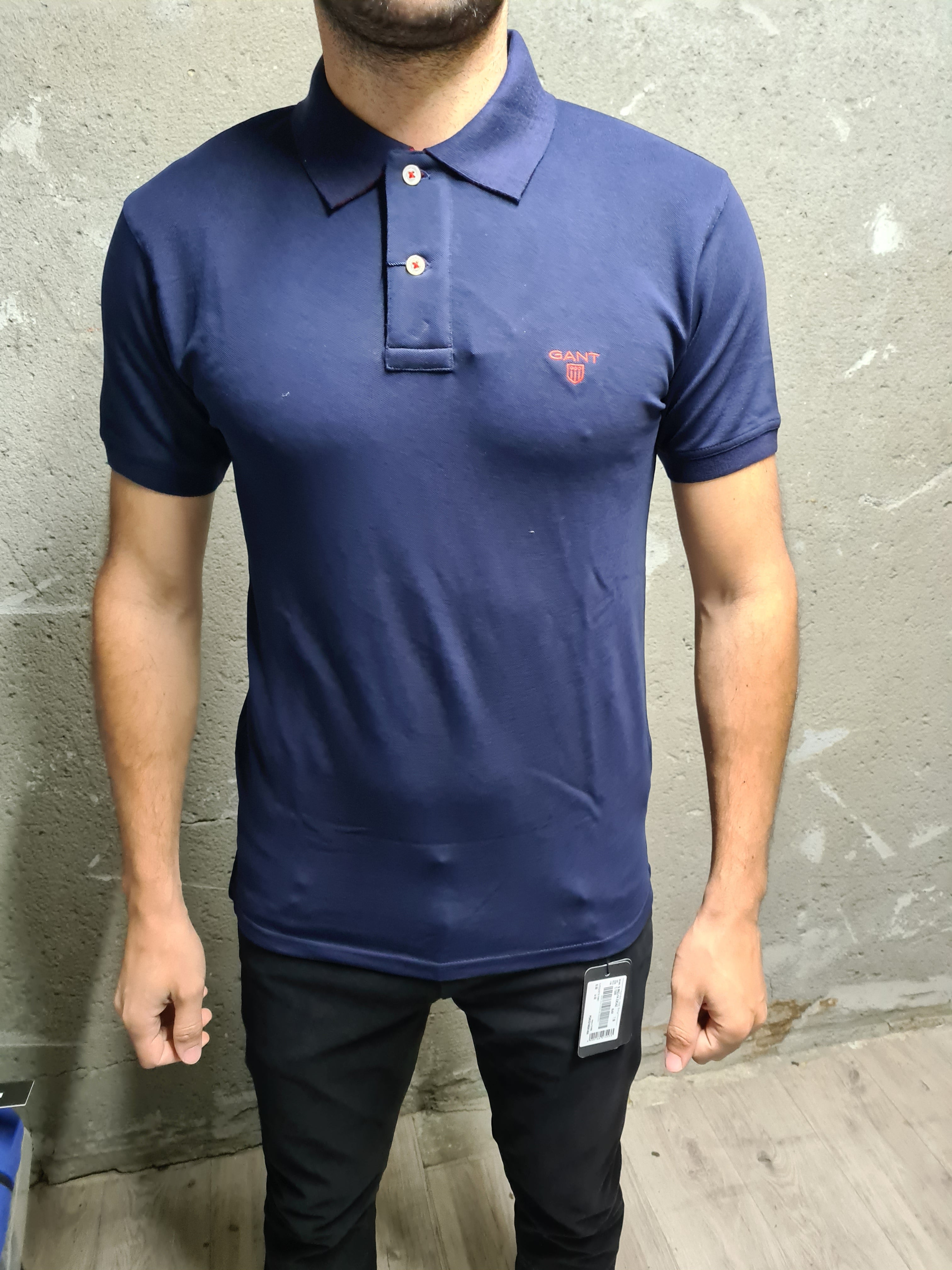 Gant TshirtPolo המותג גאנט חולצת צווארון צבע כחול כהה - www.bbrands.co.il Gant TshirtPolo המותג גאנט חולצת צווארון צבע כחול כהה