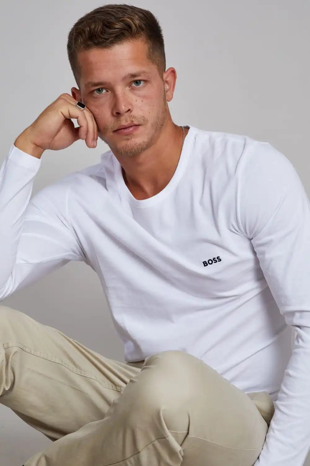 Hugo Boss long tshirt הוגו בוס טישרט בייסיק קלאסי - www.bbrands.co.il Hugo Boss long tshirt הוגו בוס טישרט בייסיק קלאסי