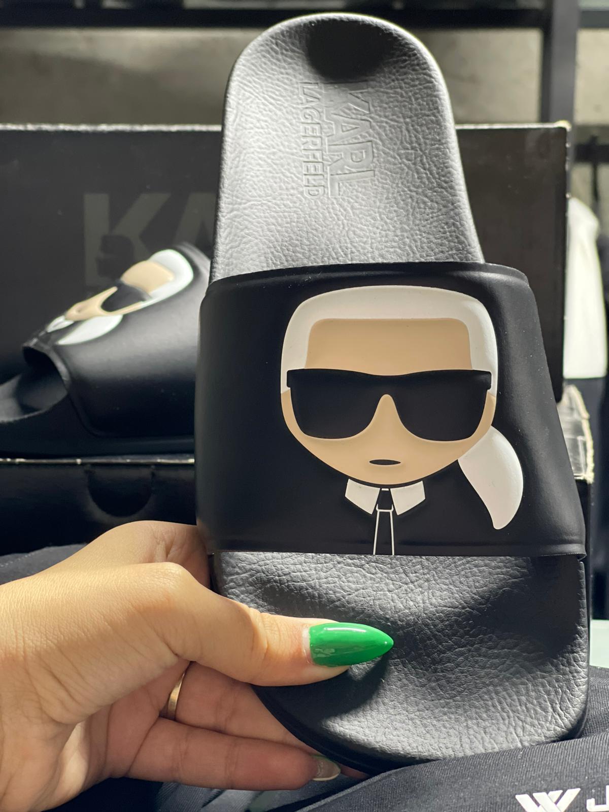 Karl Lagerfeld Ikonic slides כפכפי קרל לגרפלד לגבר - www.bbrands.co.il Karl Lagerfeld Ikonic slides כפכפי קרל לגרפלד לגבר