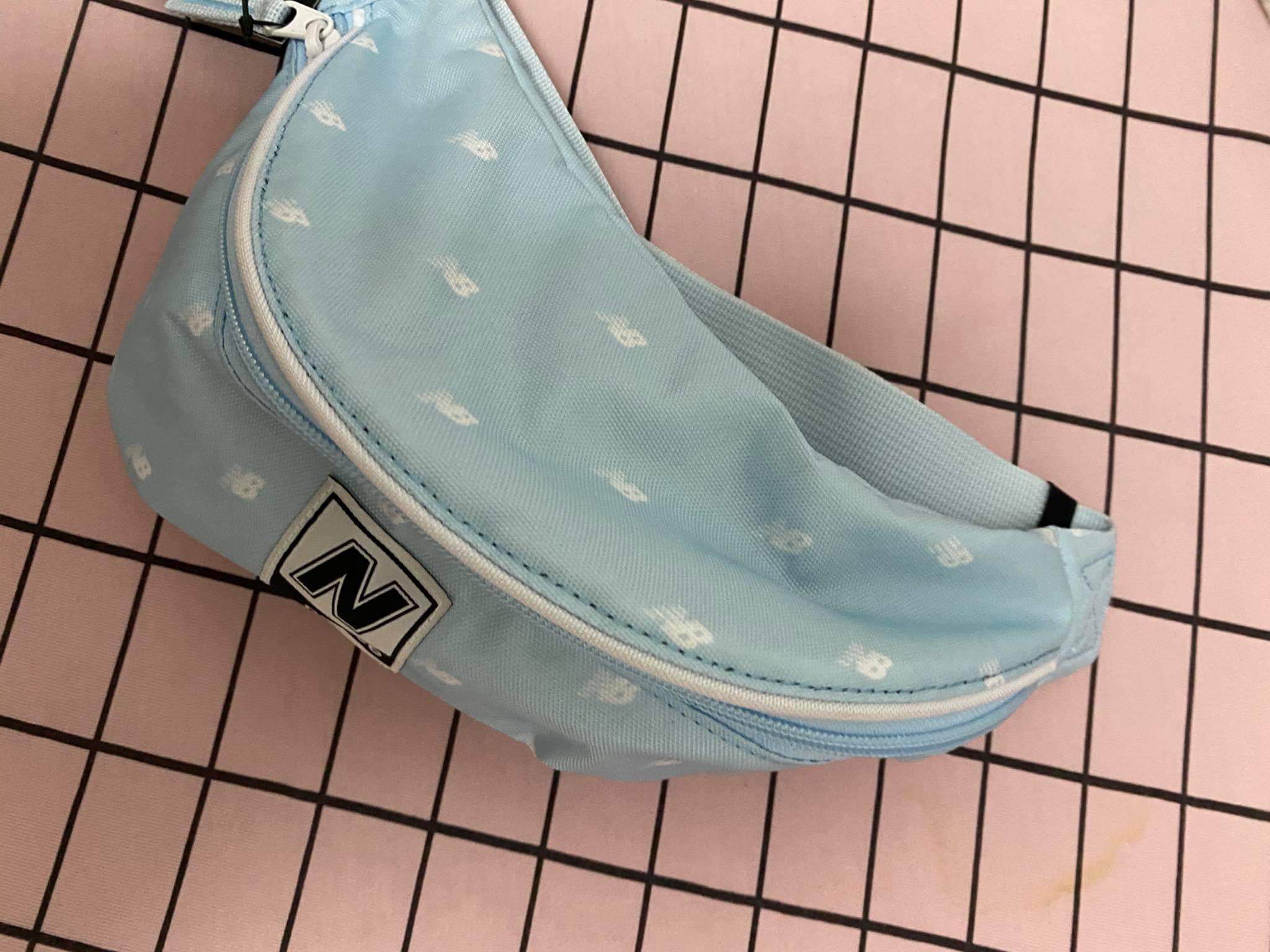 New Balance New Pouch פאוץ' ניו באלאנס לשני המינים - www.bbrands.co.il New Balance New Pouch פאוץ' ניו באלאנס לשני המינים