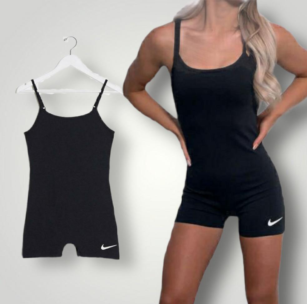 Nike Swoosh unitard in black נייקי אוברול סווש בשחור - www.bbrands.co.il Nike Swoosh unitard in black נייקי אוברול סווש בשחור
