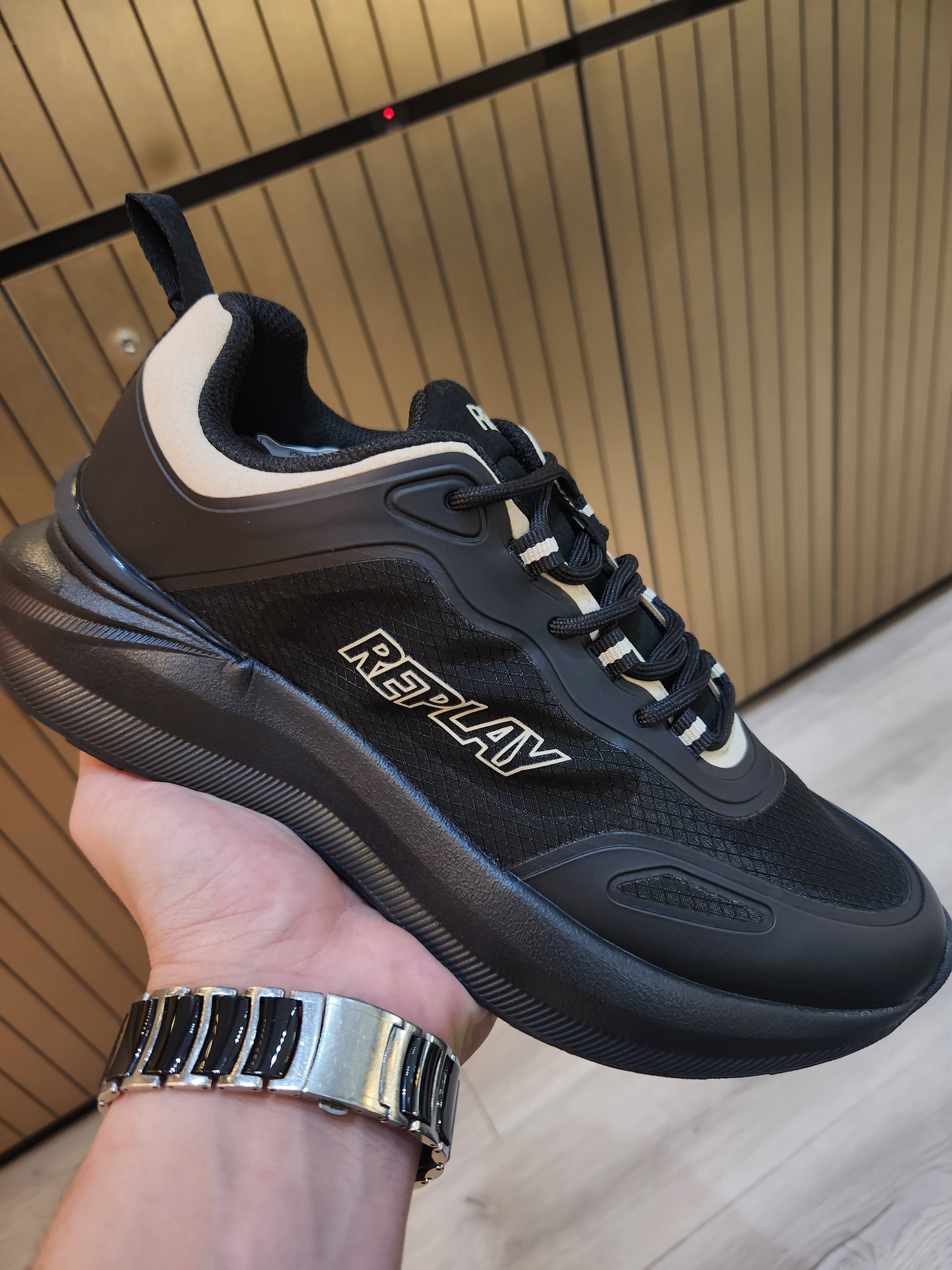 Replay sneakers ריפליי נעלי סניקרס בצבע שחור ובז'