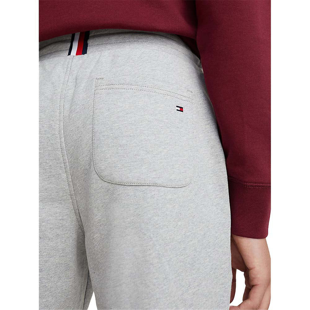 Tommy Hilfiger track mainline pant טומי הילפיגר מכנס ארוך בצבע אפור - www.bbrands.co.il Tommy Hilfiger track mainline pant טומי הילפיגר מכנס ארוך בצבע אפור