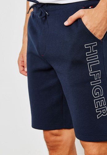 Tommy Hilfiger טומי הילפיגר מכנס קצר כחול - www.bbrands.co.il Tommy Hilfiger טומי הילפיגר מכנס קצר כחול