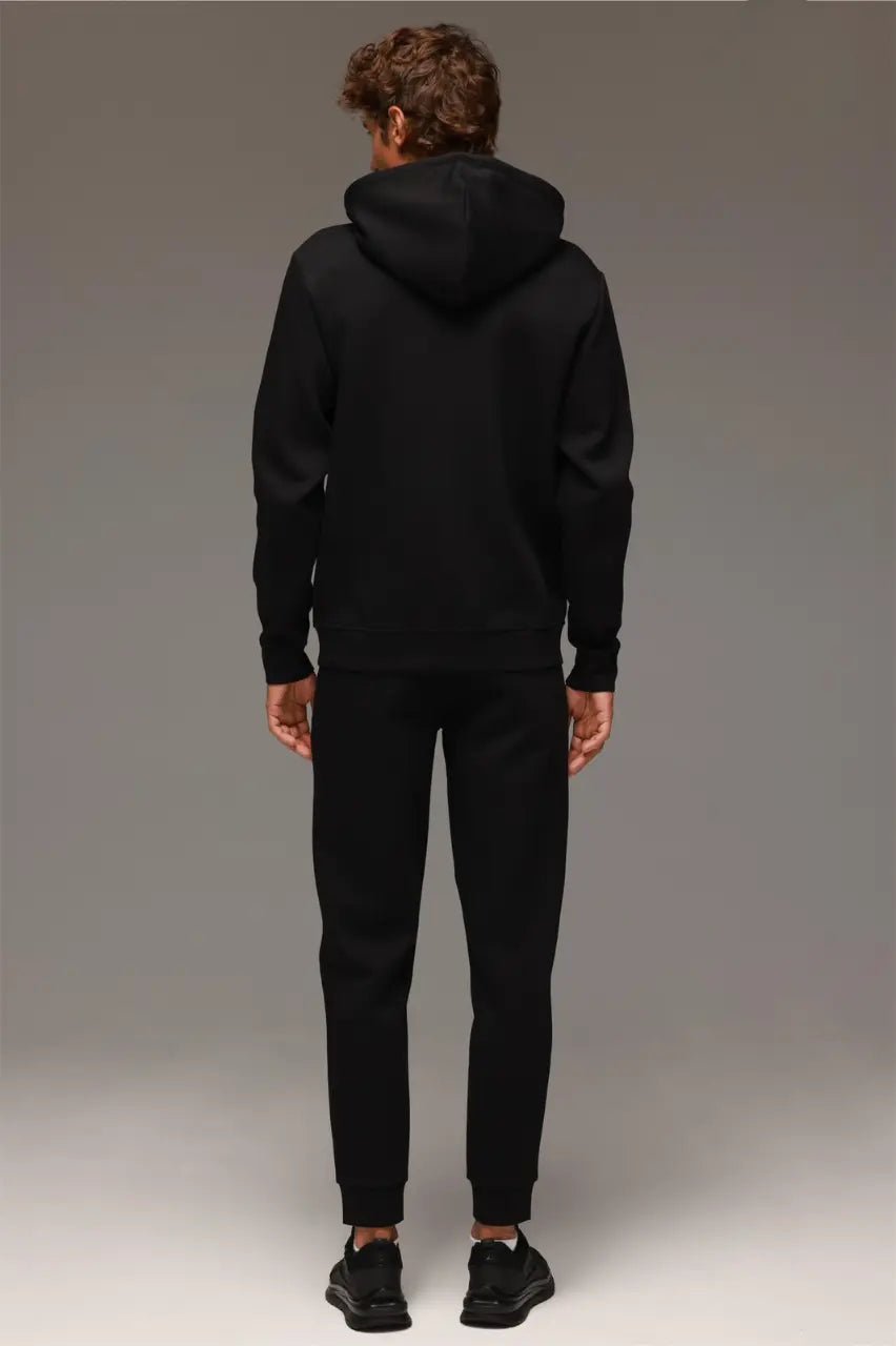 Wjeans tracksuit for man חליפה דבליו ג'ינס בצבע שחור לגבר - www.bbrands.co.il Wjeans tracksuit for man חליפה דבליו ג'ינס בצבע שחור לגבר