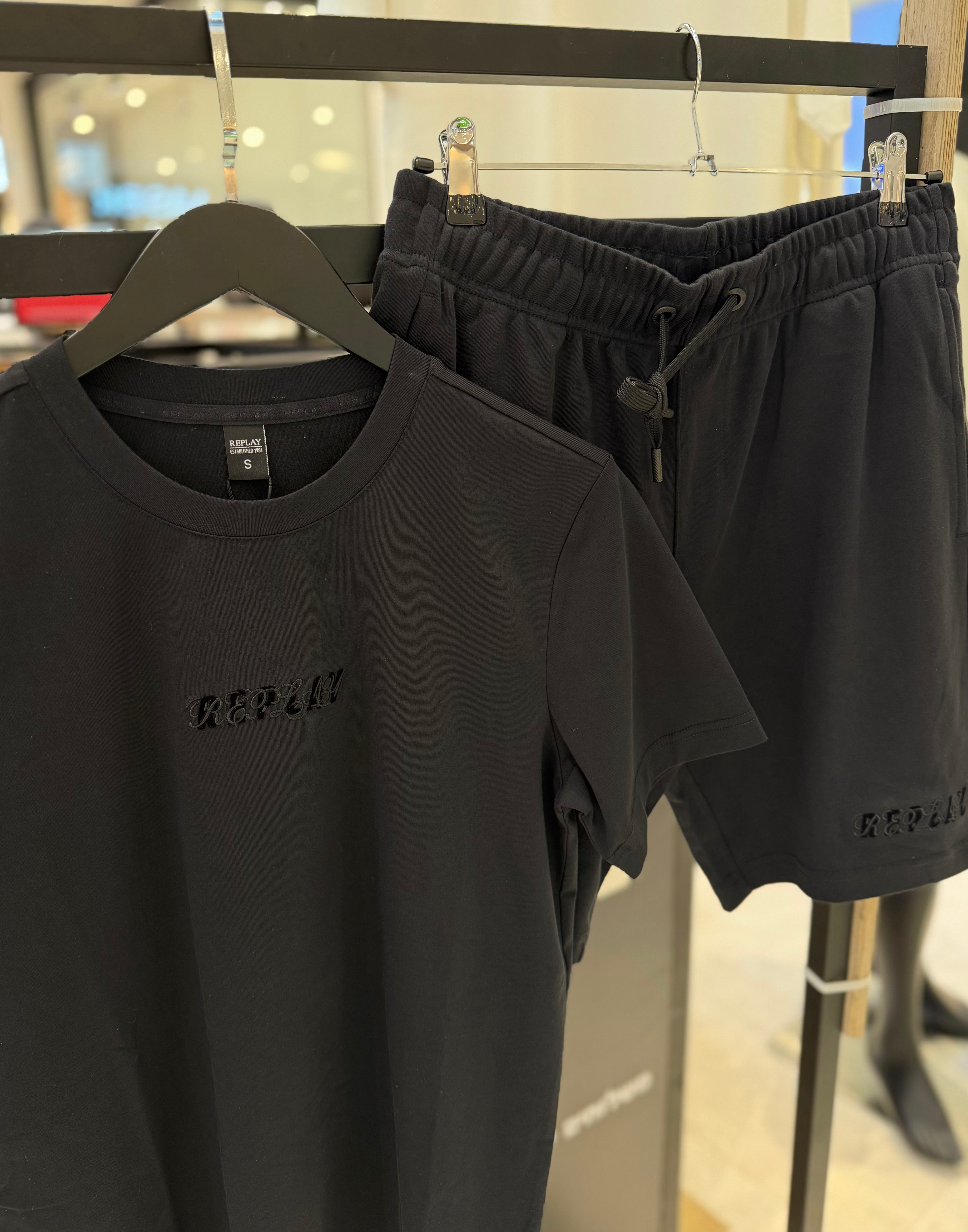 Replay tracksuit ריפליי חליפה 2 חלקים בצבע שחור לבן