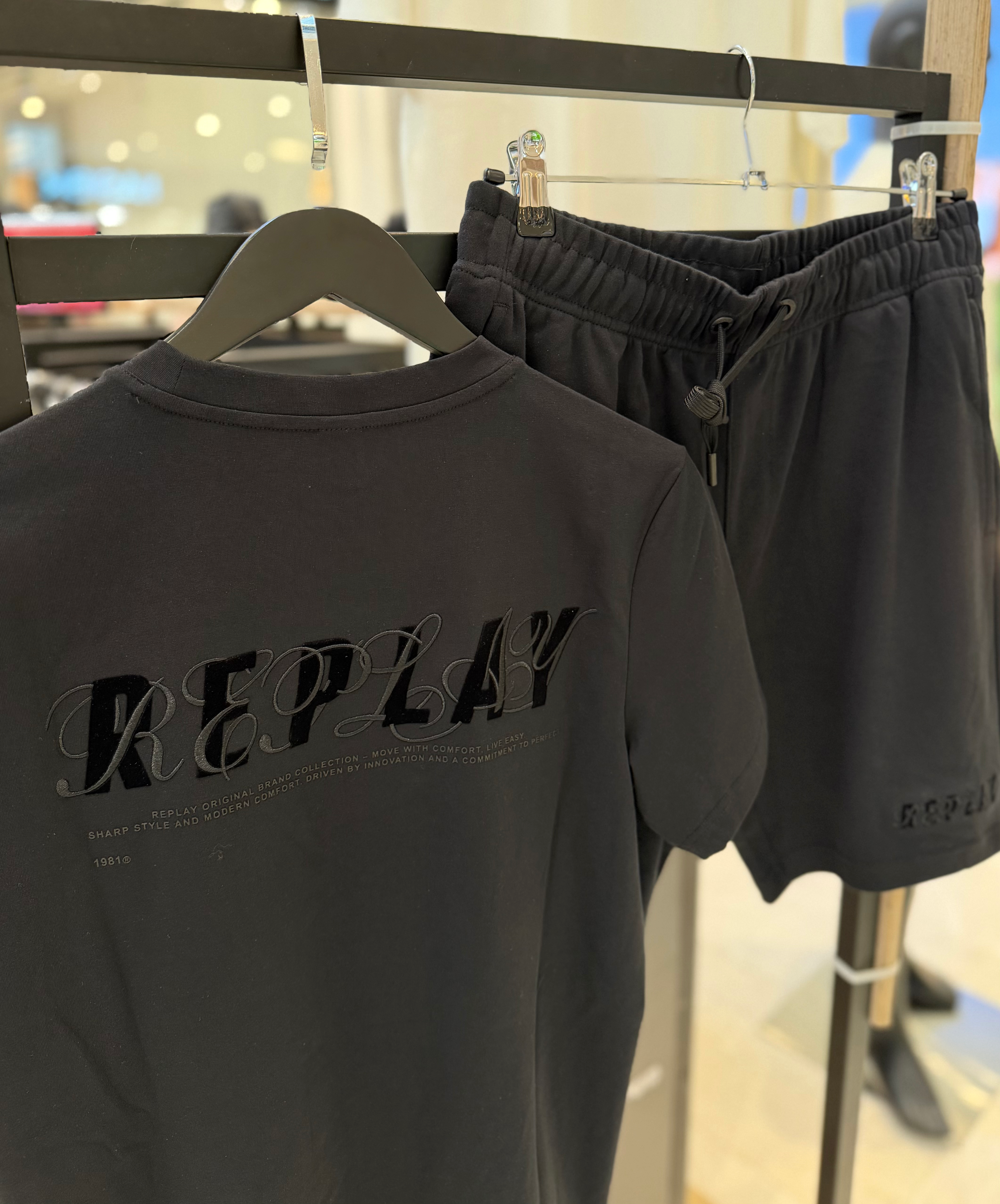 Replay tracksuit ריפליי חליפה 2 חלקים בצבע שחור לבן