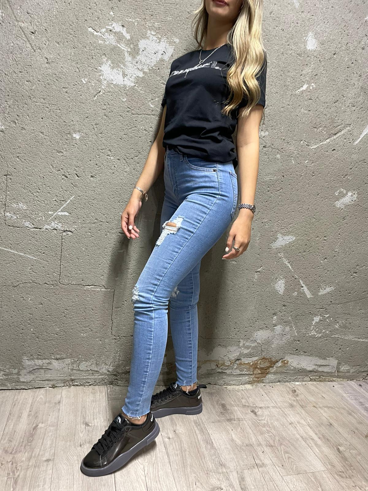 Diesel women טישרט שחורה מהממת לנשים - www.bbrands.co.il Diesel women טישרט שחורה מהממת לנשים