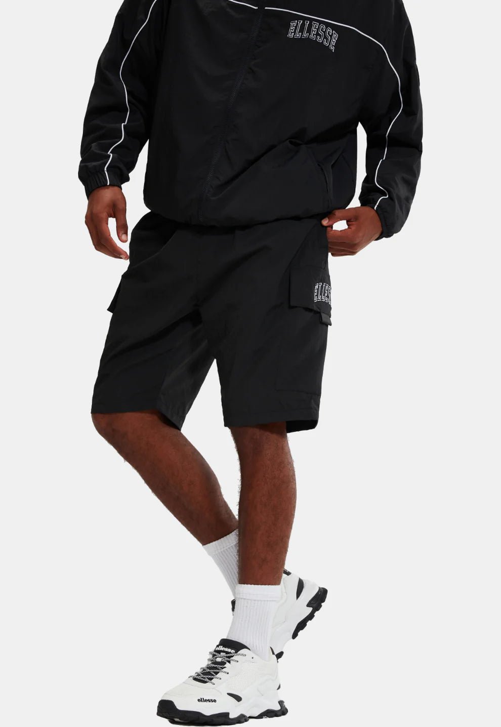 Ellesse Yulio cargo short שורט אלס בצבע שחור - www.bbrands.co.il Ellesse Yulio cargo short שורט אלס בצבע שחור