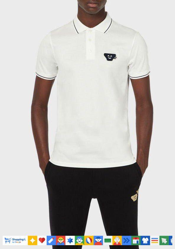 חולצת פולו Emporio Armani לגבר לבן | עם פטץ' אימוג'י סקוץ' | אופנת ארמני | חנות מותגים B Brands