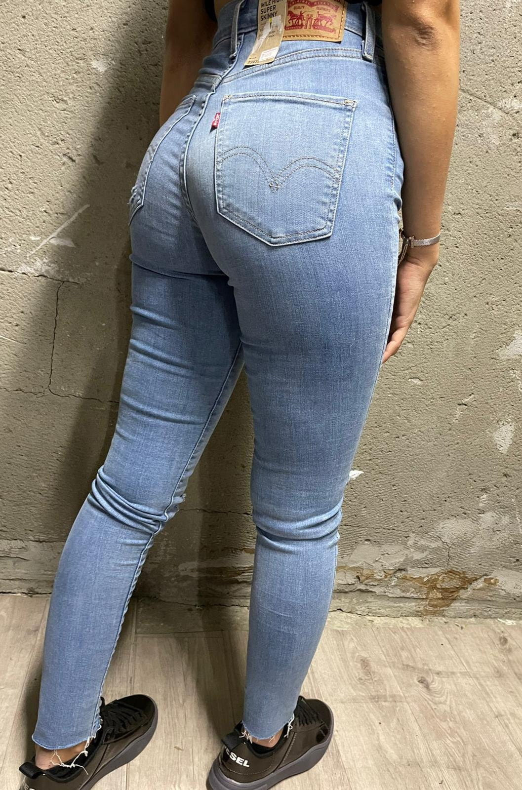 Levi's Women jeans לוויס גינס סקיני לנשים - www.bbrands.co.il Levi's Women jeans לוויס גינס סקיני לנשים