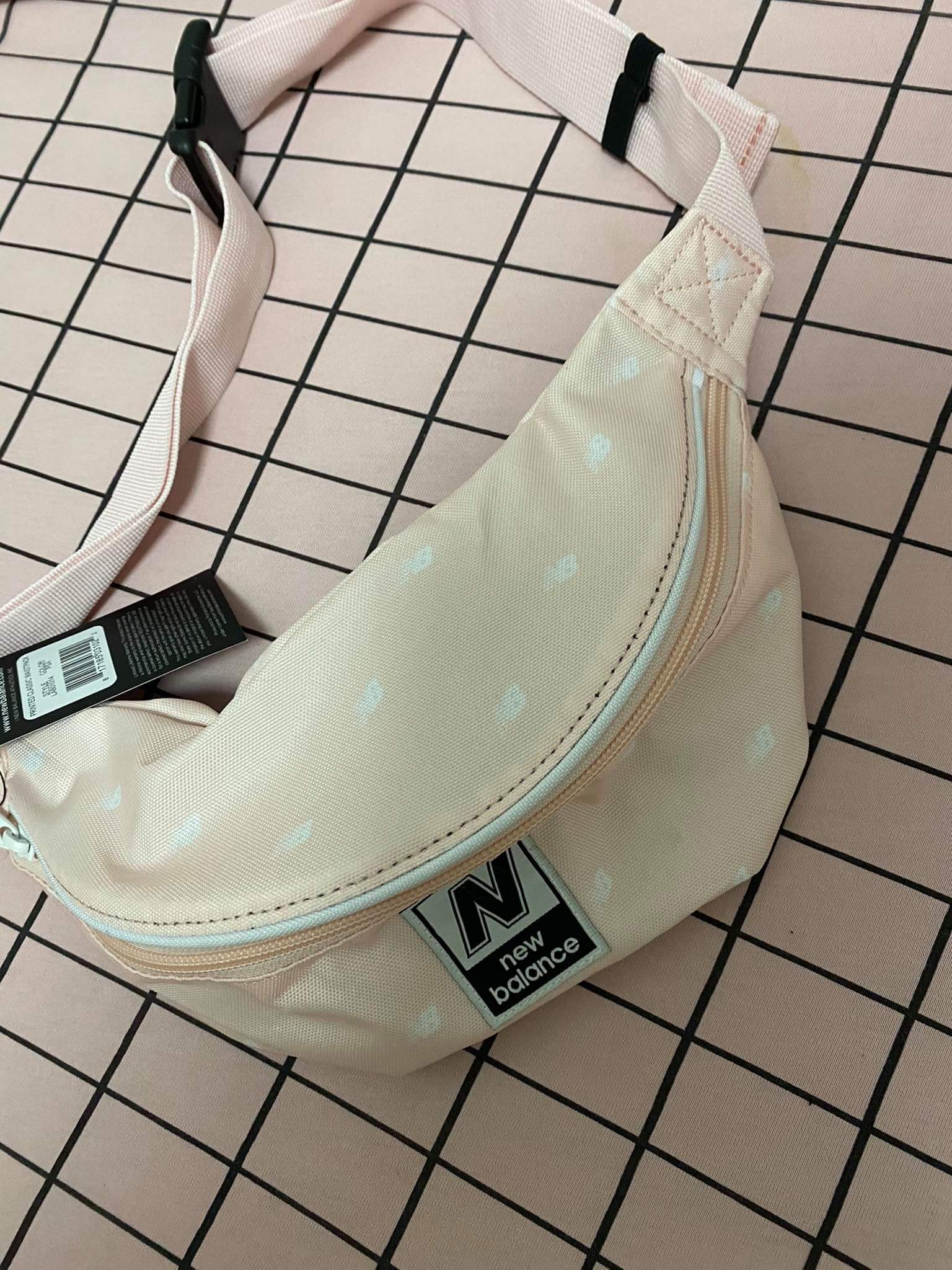 New Balance New Pouch פאוץ' ניו באלאנס לנשים - www.bbrands.co.il New Balance New Pouch פאוץ' ניו באלאנס לנשים