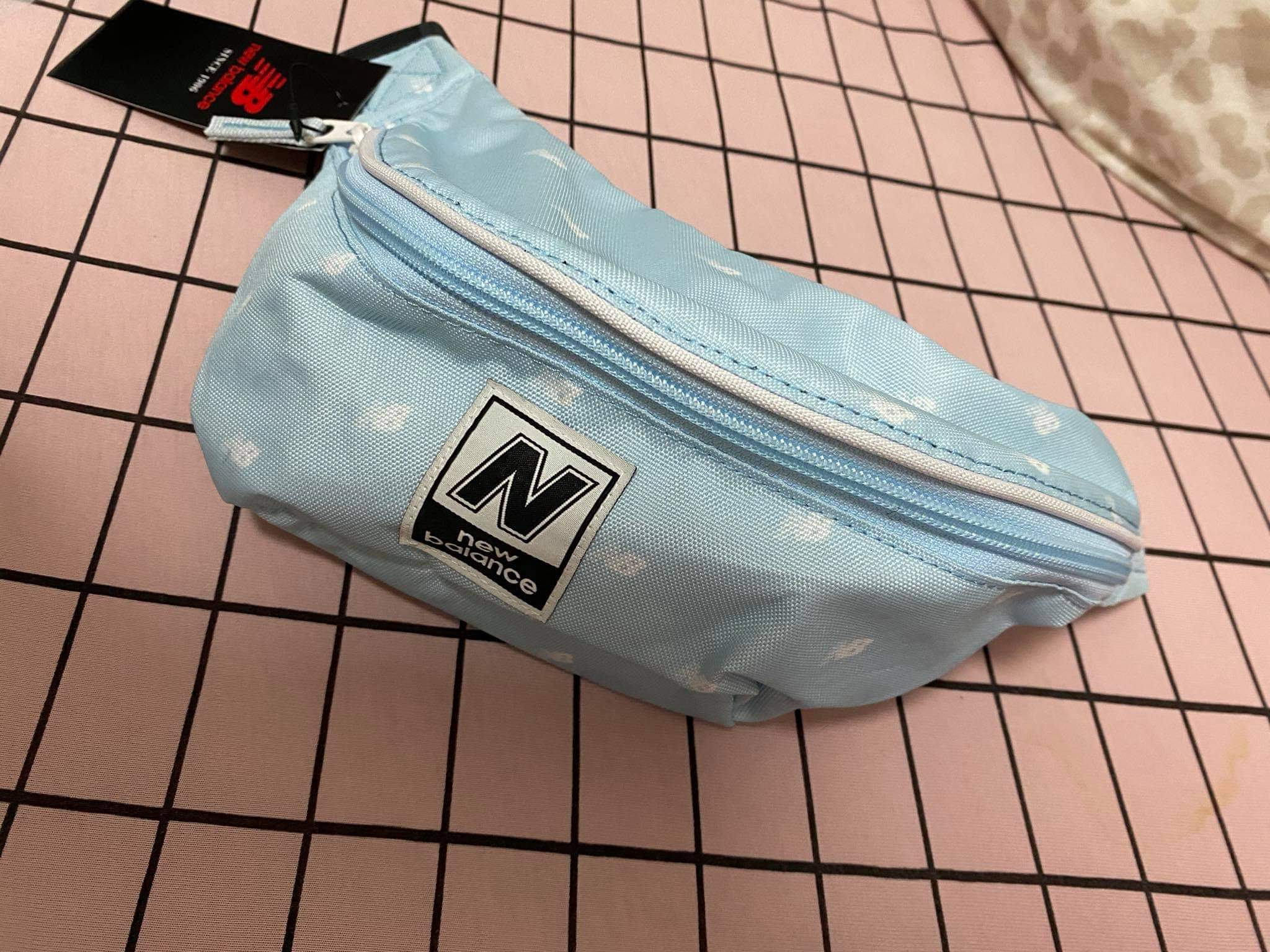 New Balance New Pouch פאוץ' ניו באלאנס לשני המינים - www.bbrands.co.il New Balance New Pouch פאוץ' ניו באלאנס לשני המינים