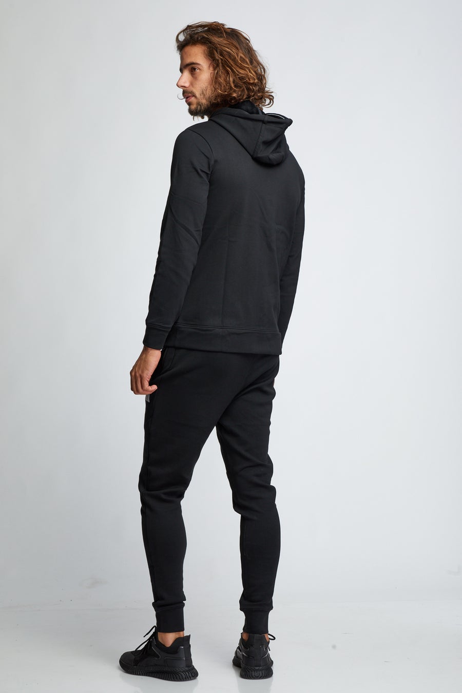 Replay Tracksuite New Collection קולקציית ריפליי חליפה מושלמת לגבר - www.bbrands.co.il Replay Tracksuite New Collection קולקציית ריפליי חליפה מושלמת לגבר