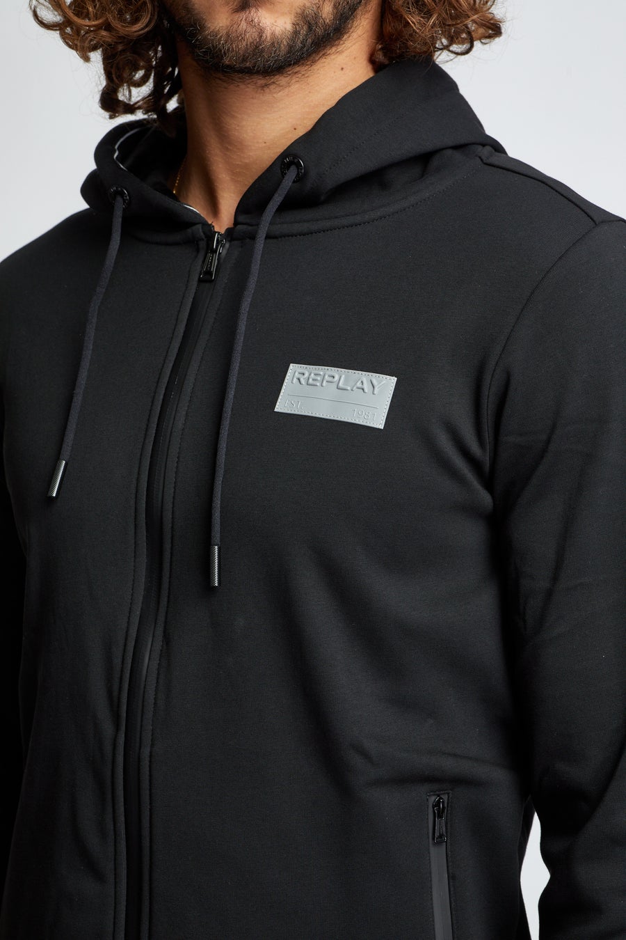 Replay Tracksuite New Collection קולקציית ריפליי חליפה מושלמת לגבר - www.bbrands.co.il Replay Tracksuite New Collection קולקציית ריפליי חליפה מושלמת לגבר