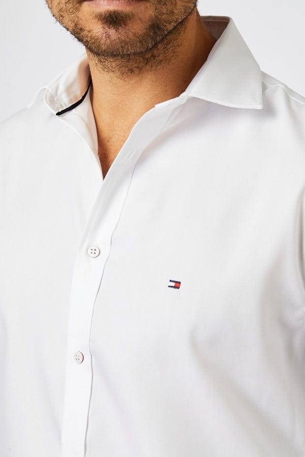 Tommy Hilfiger Slim Fit Shirt מכופתרת טומי הילפיגר צבע לבן - www.bbrands.co.il Tommy Hilfiger Slim Fit Shirt מכופתרת טומי הילפיגר צבע לבן